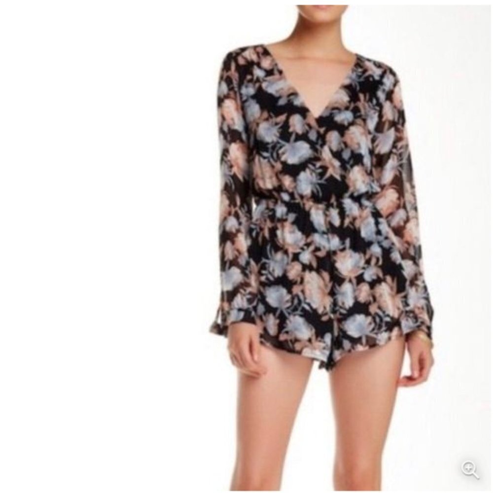 ASTR black Floral Long‎ Sleeve Romper